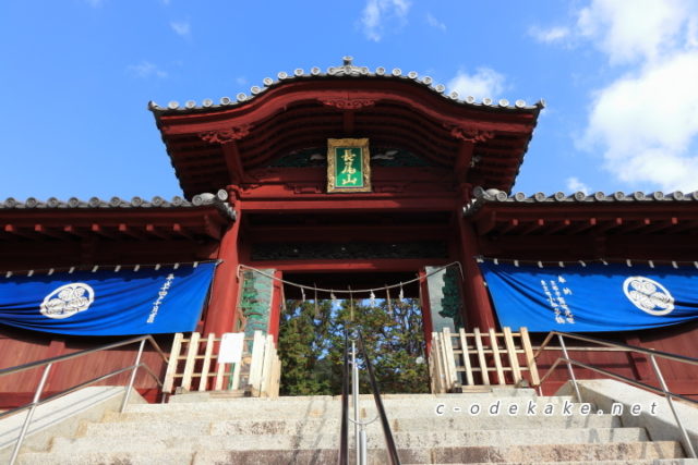 護国神社ほど混まない 広島の厳島神社に次ぐパワースポットで初詣をしよう 中国地方おでかけしようねっと 初詣のお参り先はお決まりですか 広島で初詣 といえば やっぱり広島護国神社や厳島神社が有名どころですが 気になるのは参拝客の多さです 厳島神社は元旦