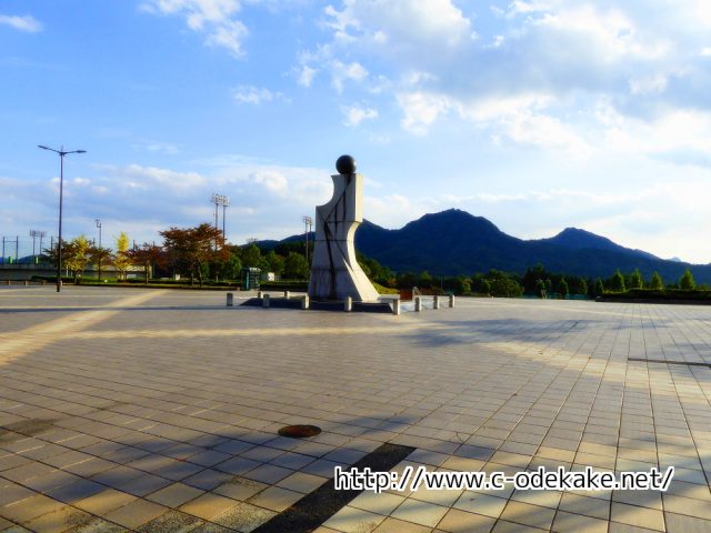 佐伯総合スポーツ公園 中国地方おでかけしようねっと 佐伯総合スポーツ公園は広島県廿日市市の津田にある総合公園です 名前のとおり アリーナ 陸上競技場 野球場など グラウンド管理も行き届いており 夜間照明も付いた立派な設